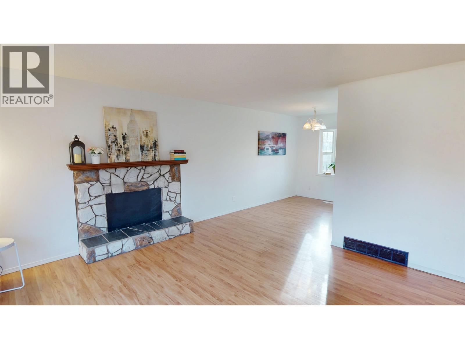 1394 Lewis Drive, Quesnel, British Columbia  V2J 1K8 - Photo 4 - R3075954