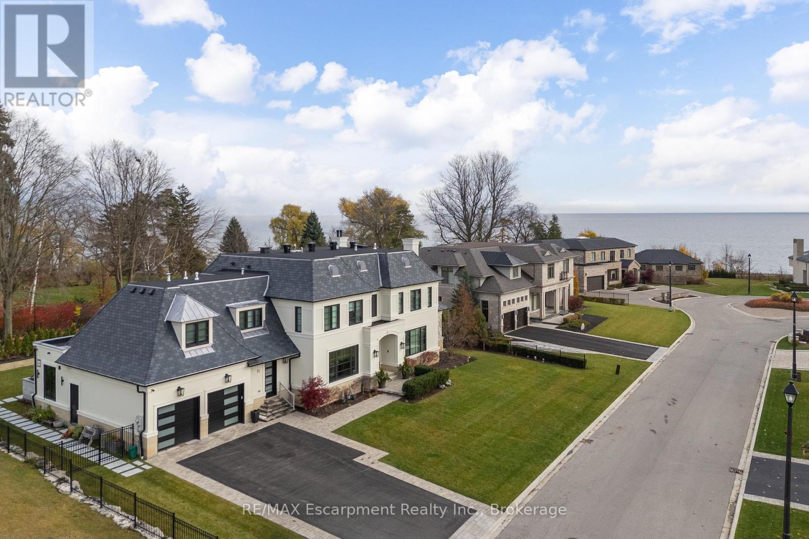 15 Lambert Common, Oakville, Ontario  L6K 0H6 - Photo 4 - W12919550