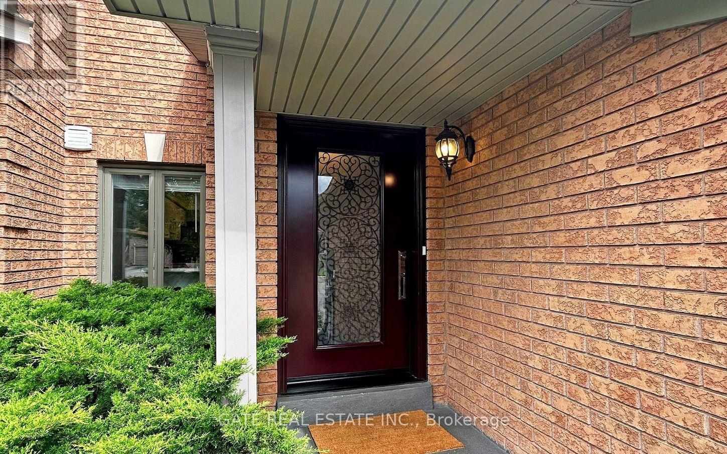 91 Primeau Drive, Aurora, Ontario  L4G 6Z3 - Photo 2 - N12921646