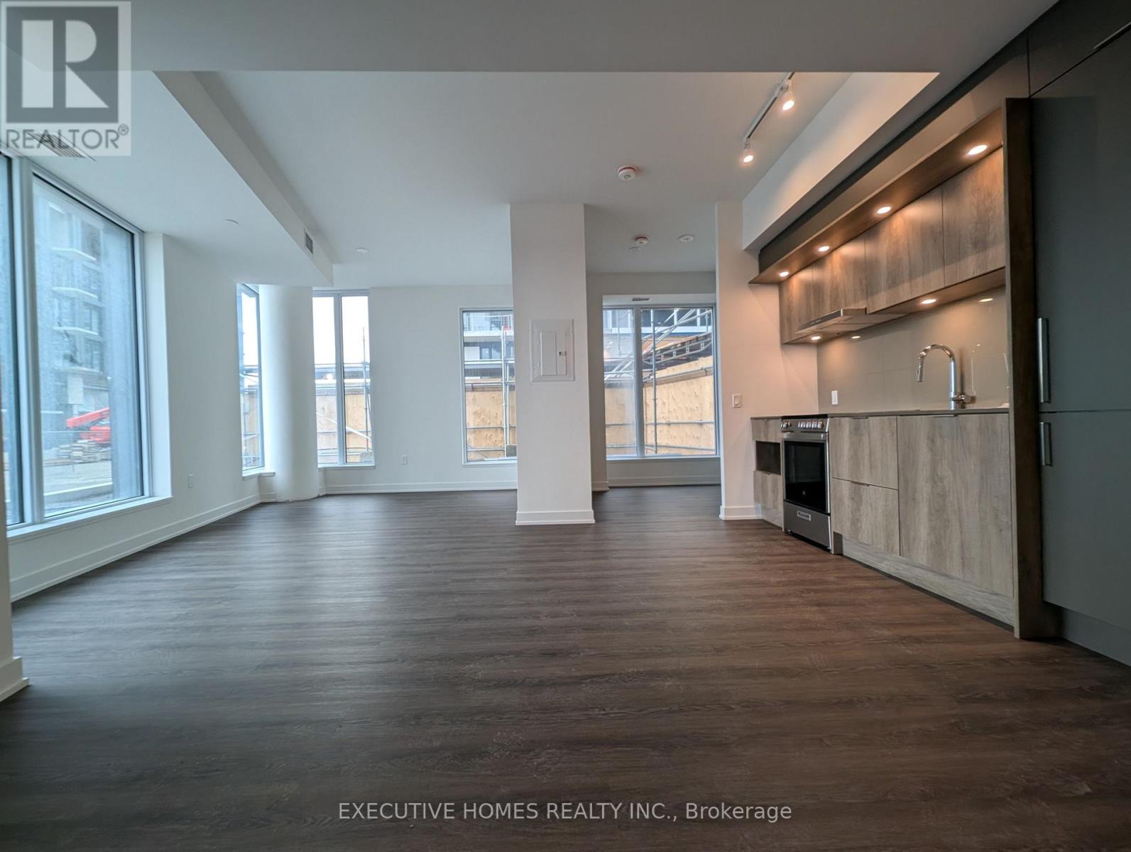 491 Soho Avenue, Mississauga, Ontario  L5B 0K7 - Photo 2 - W12921562