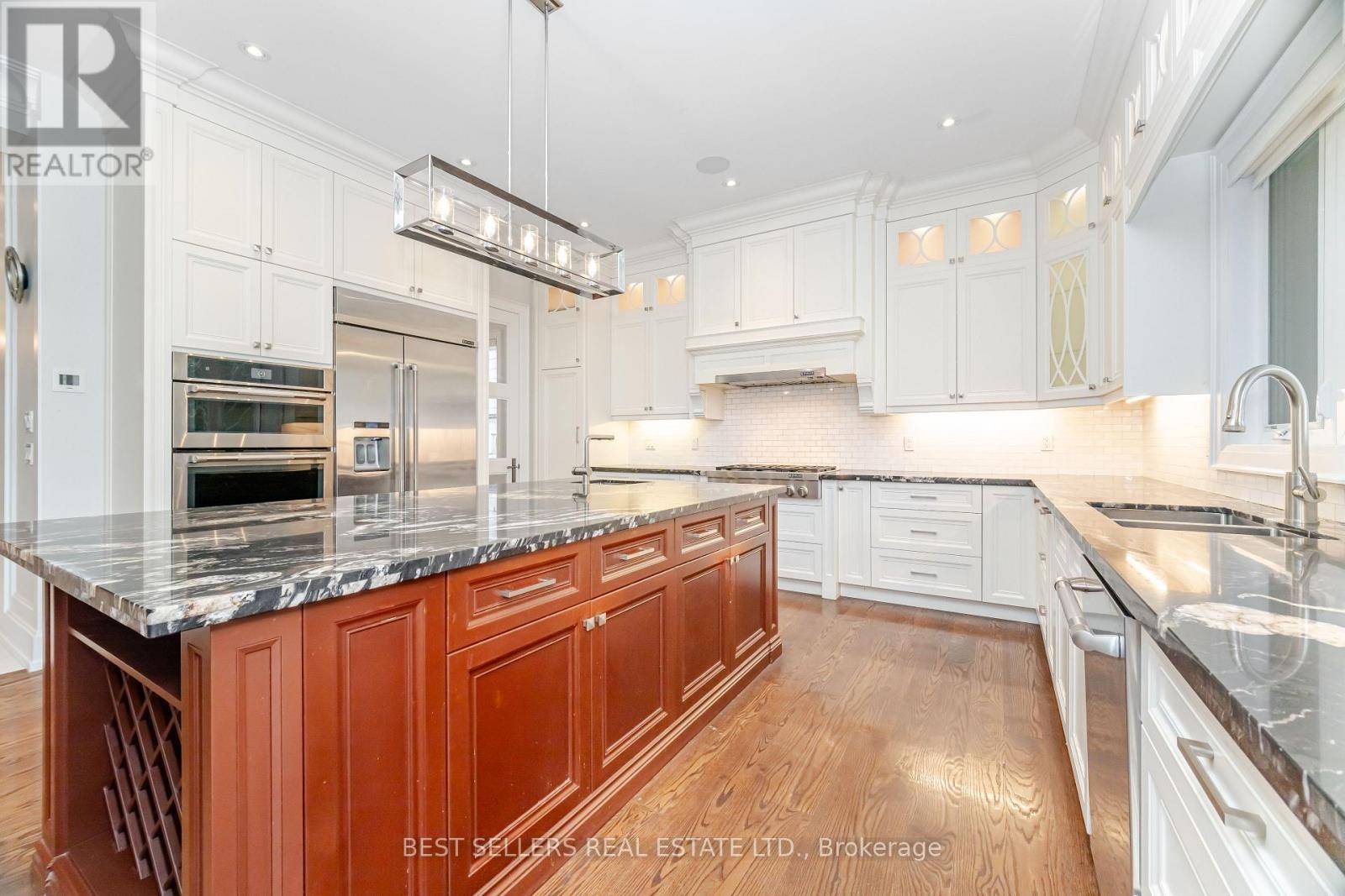 898 Parkland Ave Avenue, Mississauga, Ontario  L5H 3H1 - Photo 18 - W12921574