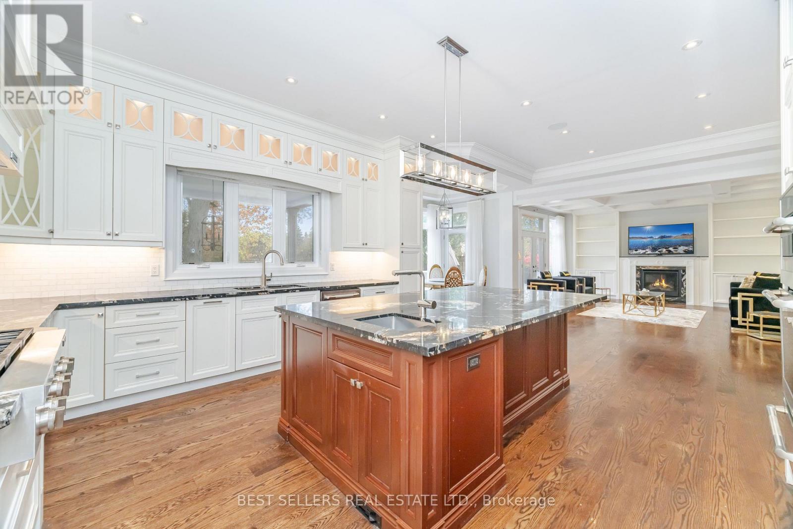 898 Parkland Ave Avenue, Mississauga, Ontario  L5H 3H1 - Photo 19 - W12921574