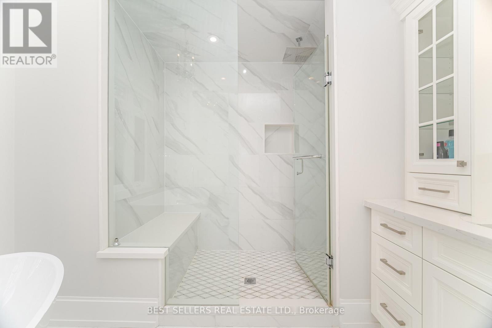 898 Parkland Ave Avenue, Mississauga, Ontario  L5H 3H1 - Photo 27 - W12921574