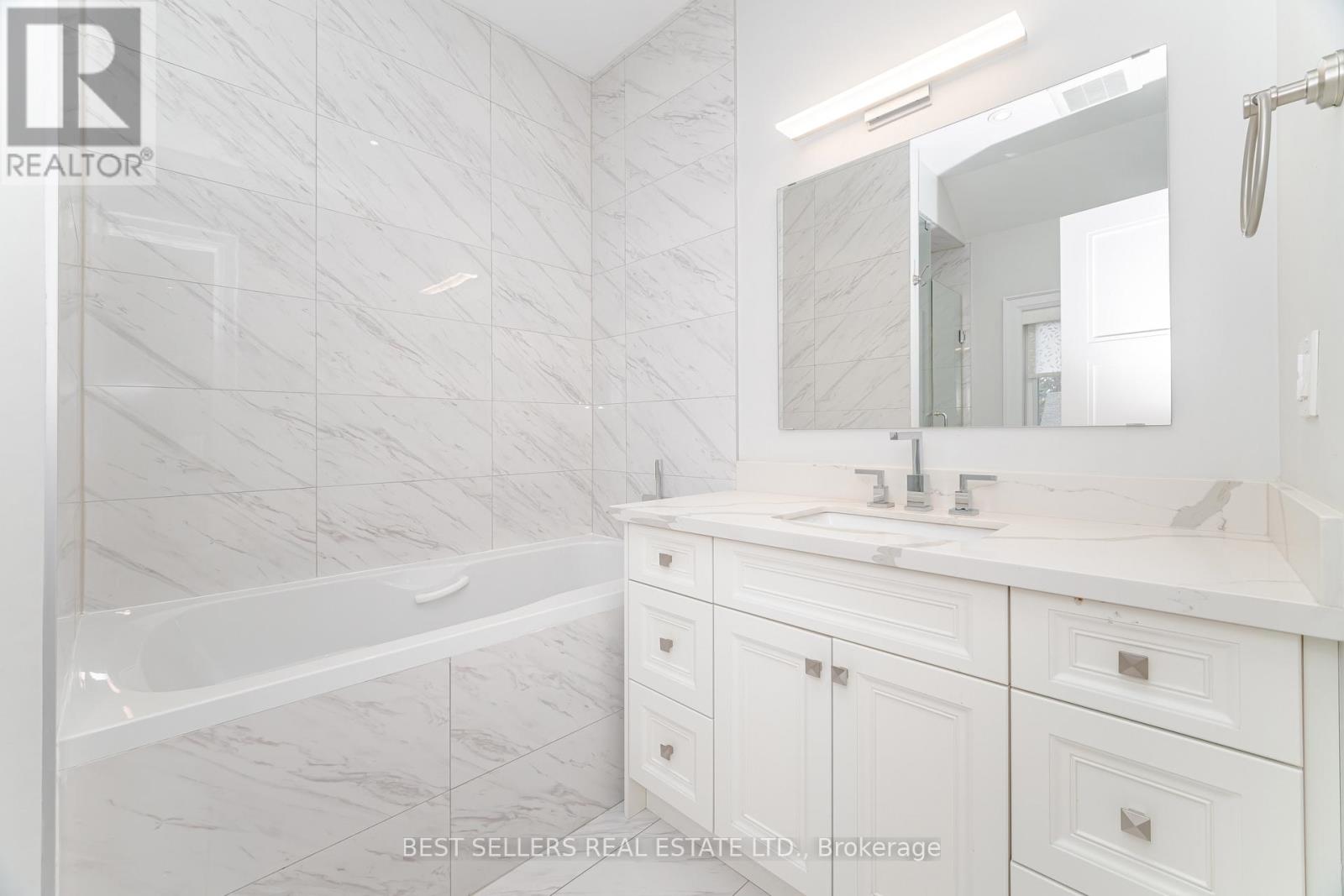 898 Parkland Ave Avenue, Mississauga, Ontario  L5H 3H1 - Photo 33 - W12921574