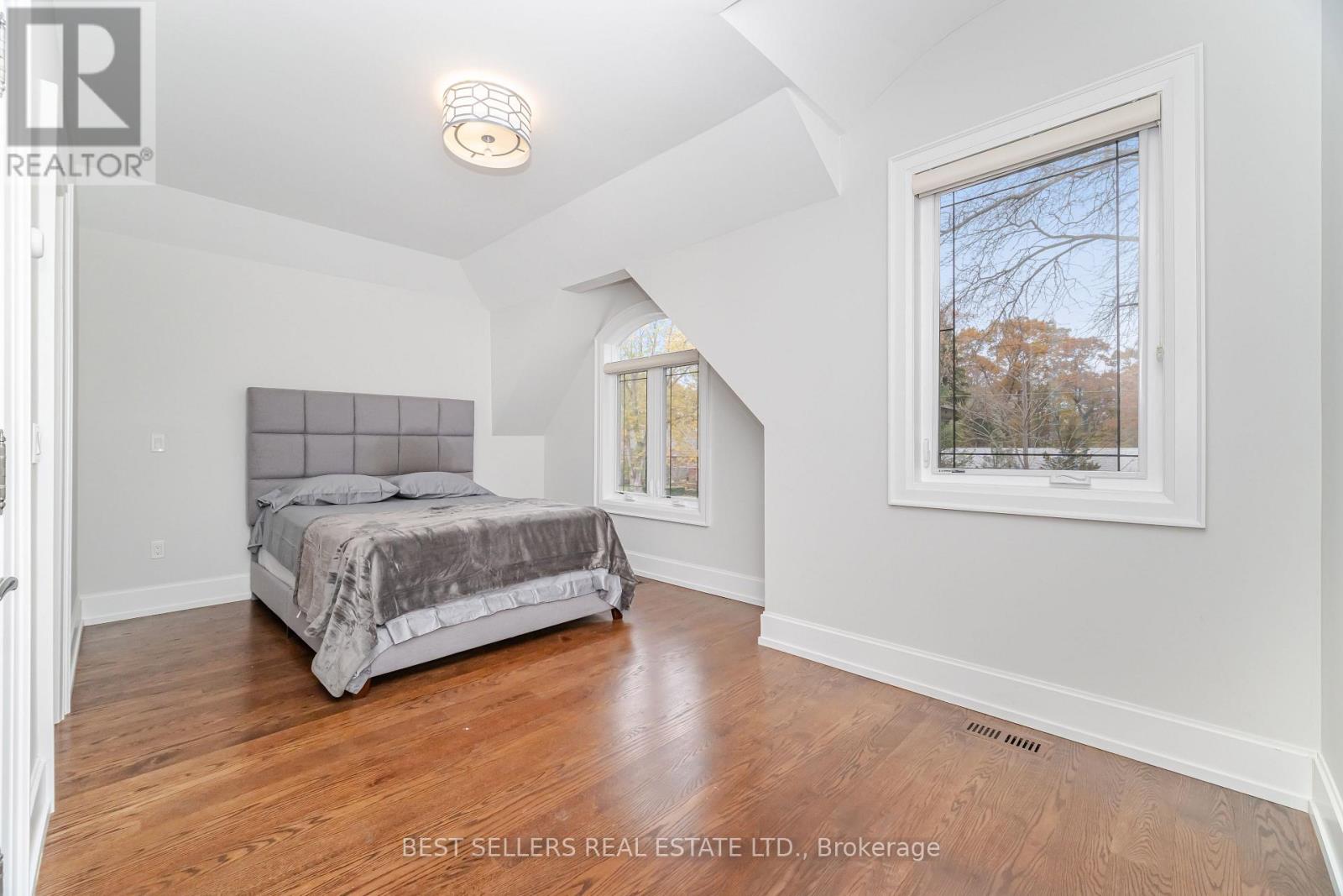 898 Parkland Ave Avenue, Mississauga, Ontario  L5H 3H1 - Photo 36 - W12921574