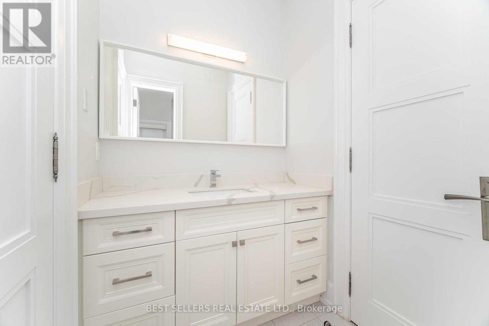 898 Parkland Ave Avenue, Mississauga, Ontario  L5H 3H1 - Photo 37 - W12921574