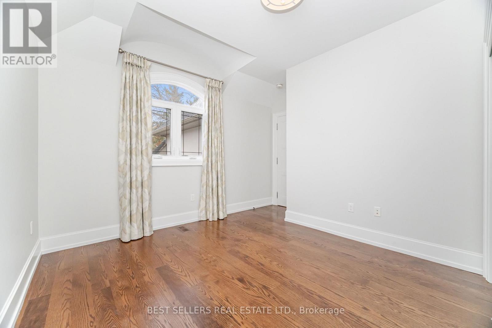 898 Parkland Ave Avenue, Mississauga, Ontario  L5H 3H1 - Photo 40 - W12921574