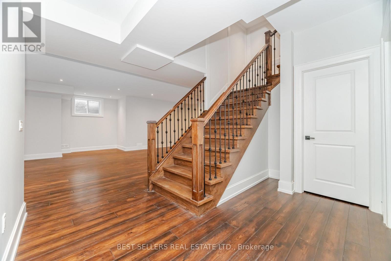 898 Parkland Ave Avenue, Mississauga, Ontario  L5H 3H1 - Photo 43 - W12921574