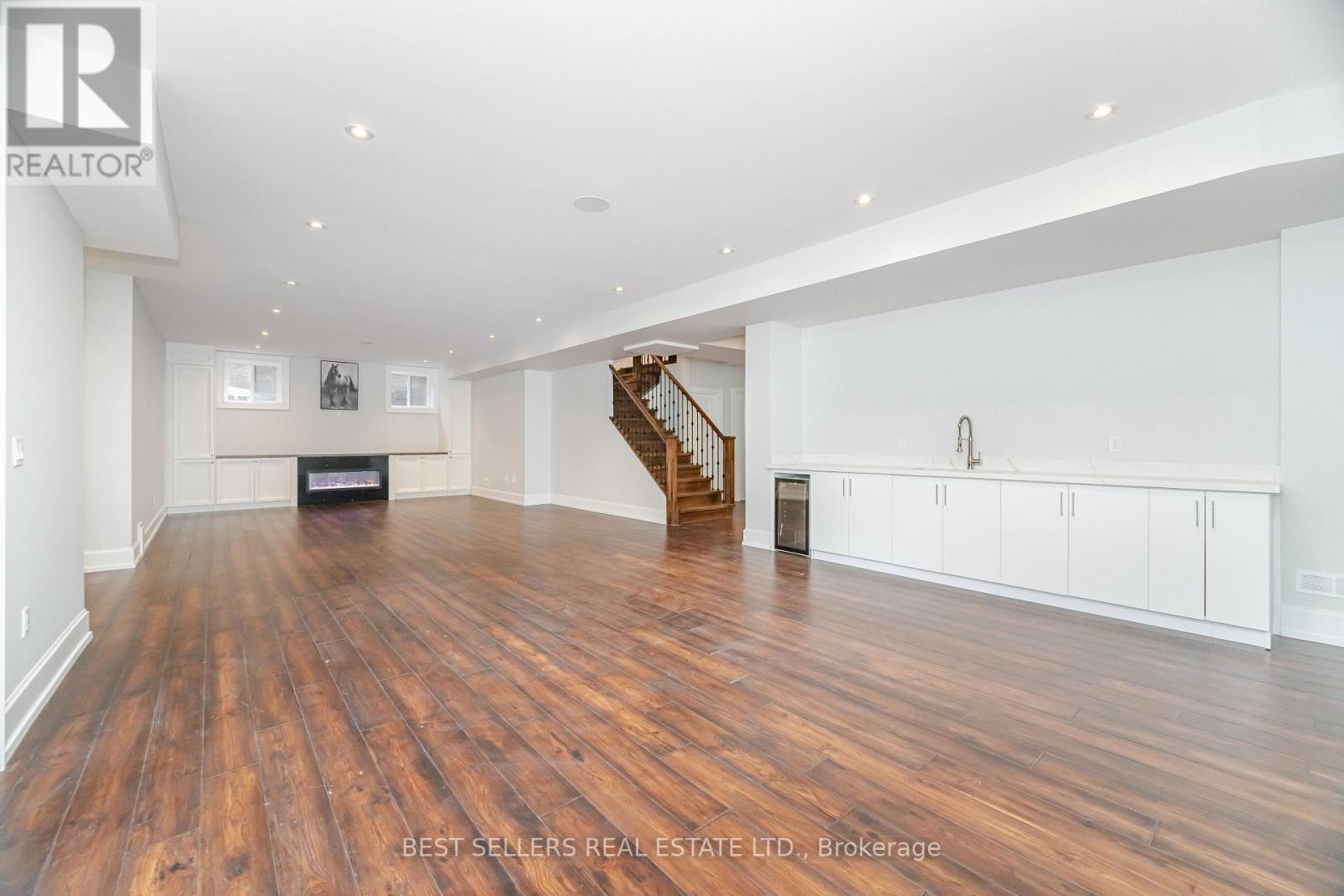 898 Parkland Ave Avenue, Mississauga, Ontario  L5H 3H1 - Photo 47 - W12921574