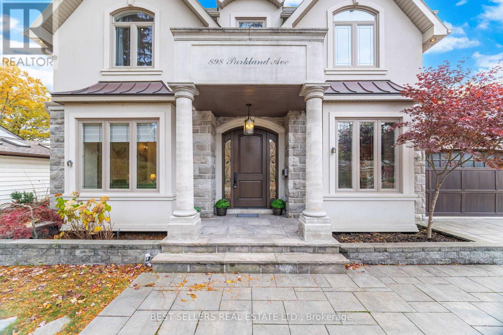 898 Parkland Ave Avenue, Mississauga, Ontario  L5H 3H1 - Photo 5 - W12921574