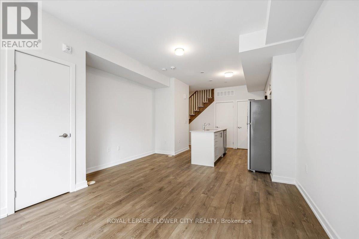 3 - 3421 Ridgeway Drive, Mississauga, Ontario  L5L 0C1 - Photo 6 - W12921638