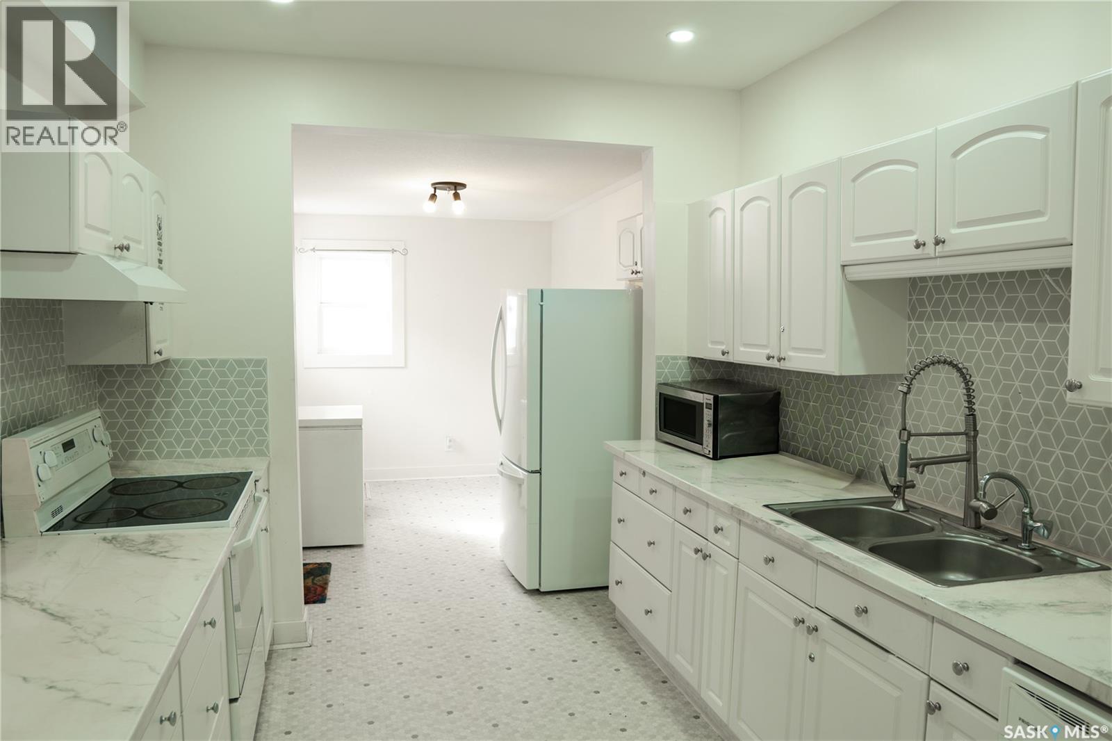 2128 Osler Street, Regina, Saskatchewan  S4P 1W6 - Photo 10 - SK031279