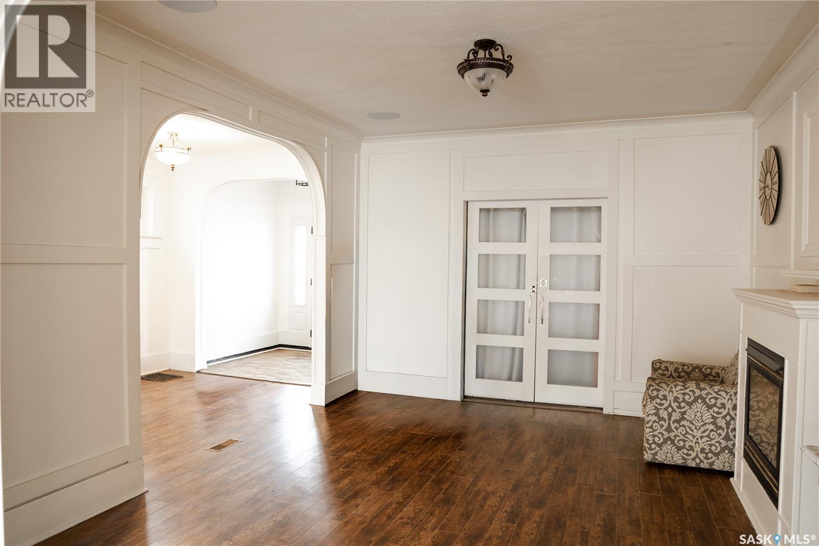 2128 Osler Street, Regina, Saskatchewan  S4P 1W6 - Photo 3 - SK031279