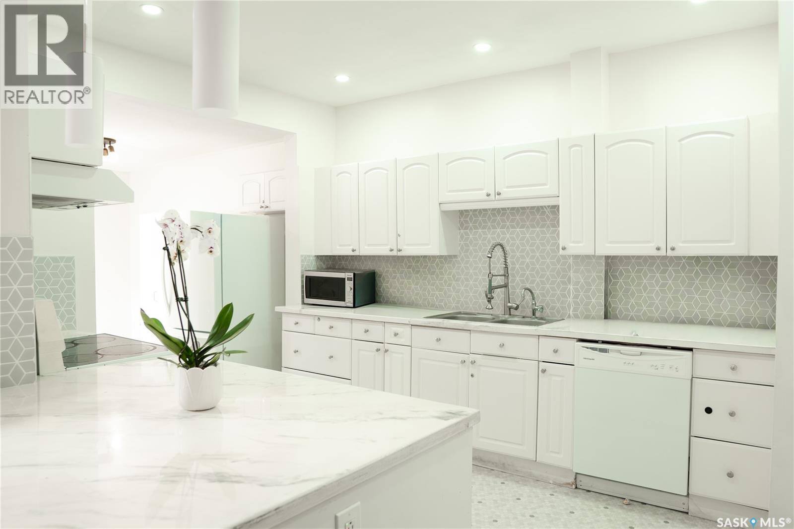 2128 Osler Street, Regina, Saskatchewan  S4P 1W6 - Photo 9 - SK031279