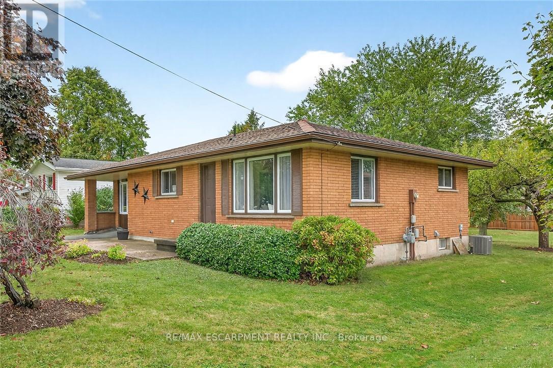 49 Erie Avenue N, Haldimand, Ontario  N0A 1G0 - Photo 2 - X12921636