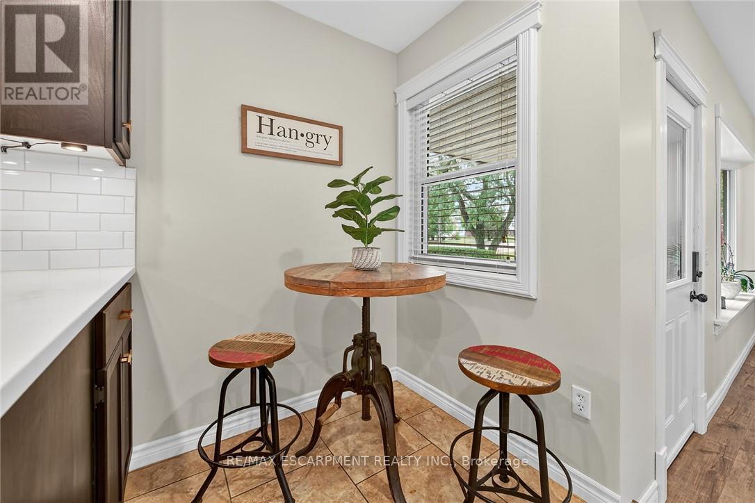 49 Erie Avenue N, Haldimand, Ontario  N0A 1G0 - Photo 9 - X12921636