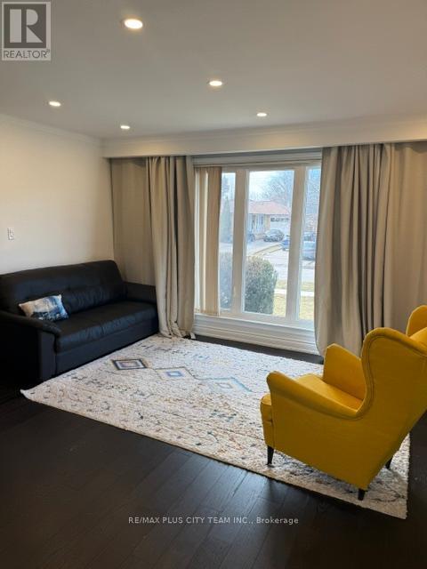 5 Breadner Drive, Toronto, Ontario  M9R 3M3 - Photo 2 - W12854586