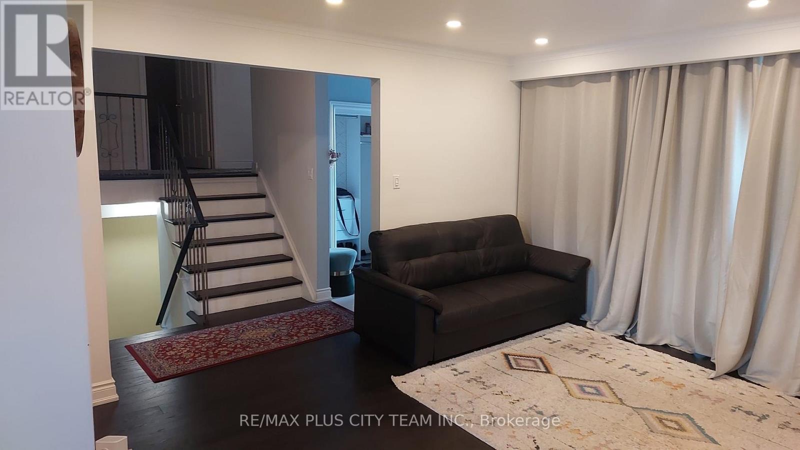 5 Breadner Drive, Toronto, Ontario  M9R 3M3 - Photo 6 - W12854586