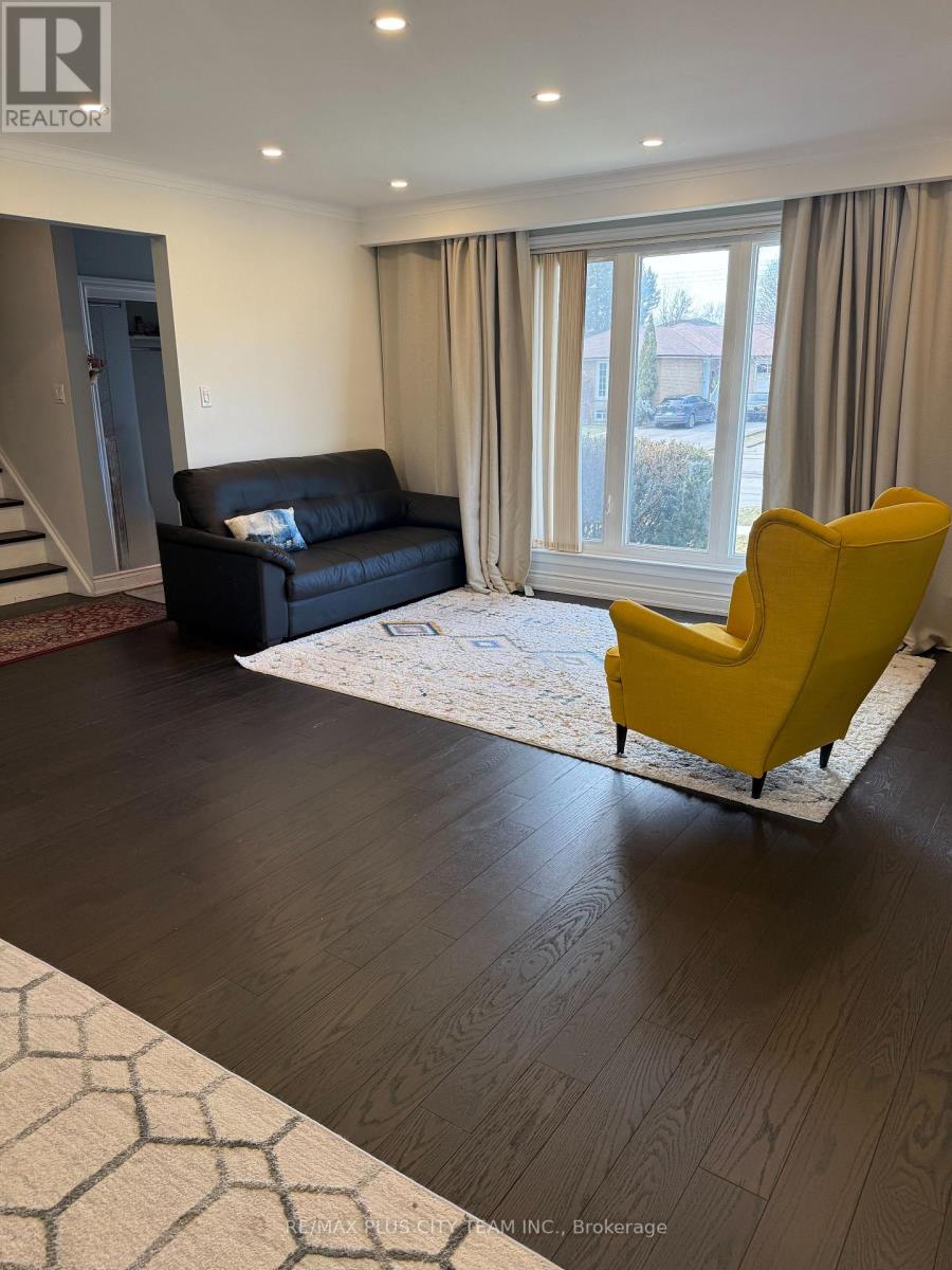 5 Breadner Drive, Toronto, Ontario  M9R 3M3 - Photo 3 - W12854586