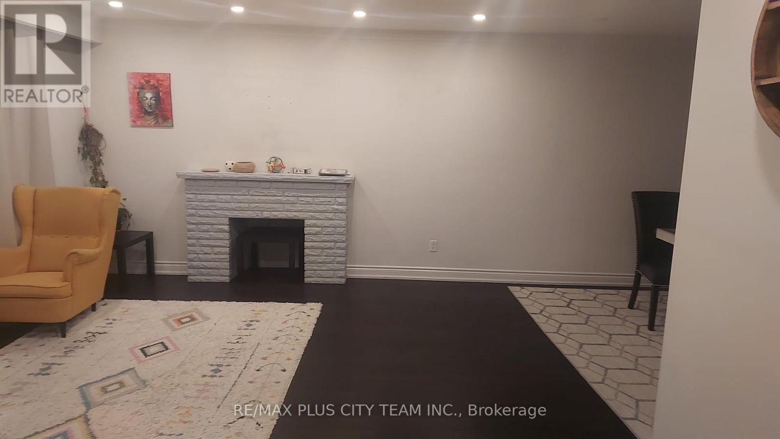 5 Breadner Drive, Toronto, Ontario  M9R 3M3 - Photo 7 - W12854586