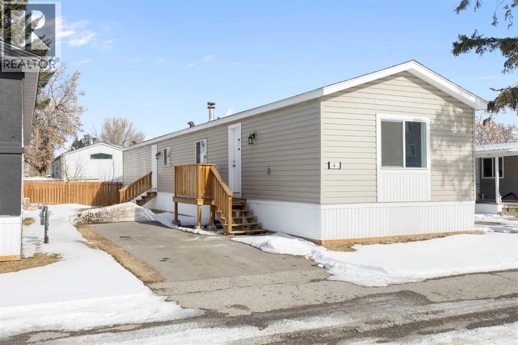 4, 6220 17 Avenue SE, Calgary, Alberta