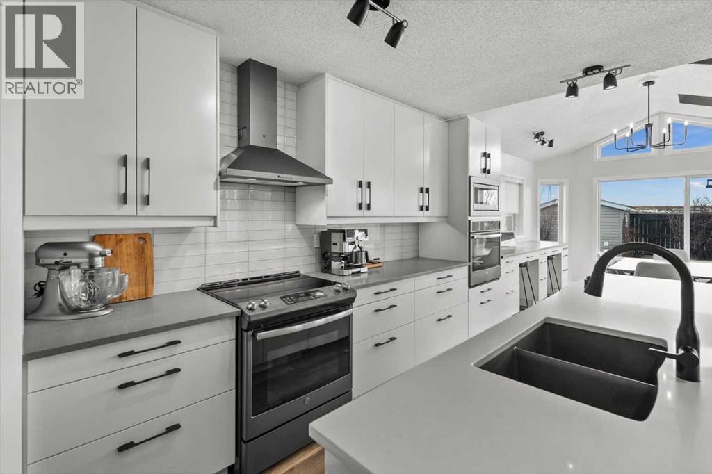 218 Coville Circle Ne, Calgary, Alberta  T3K 5N8 - Photo 2 - A2292069