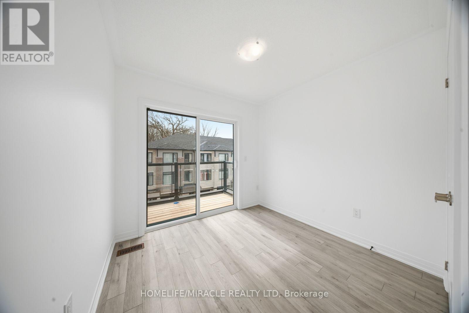 901 - 585 Colborne Street E, Brant, Ontario N3S 0K4 - Photo 3 - X12920750