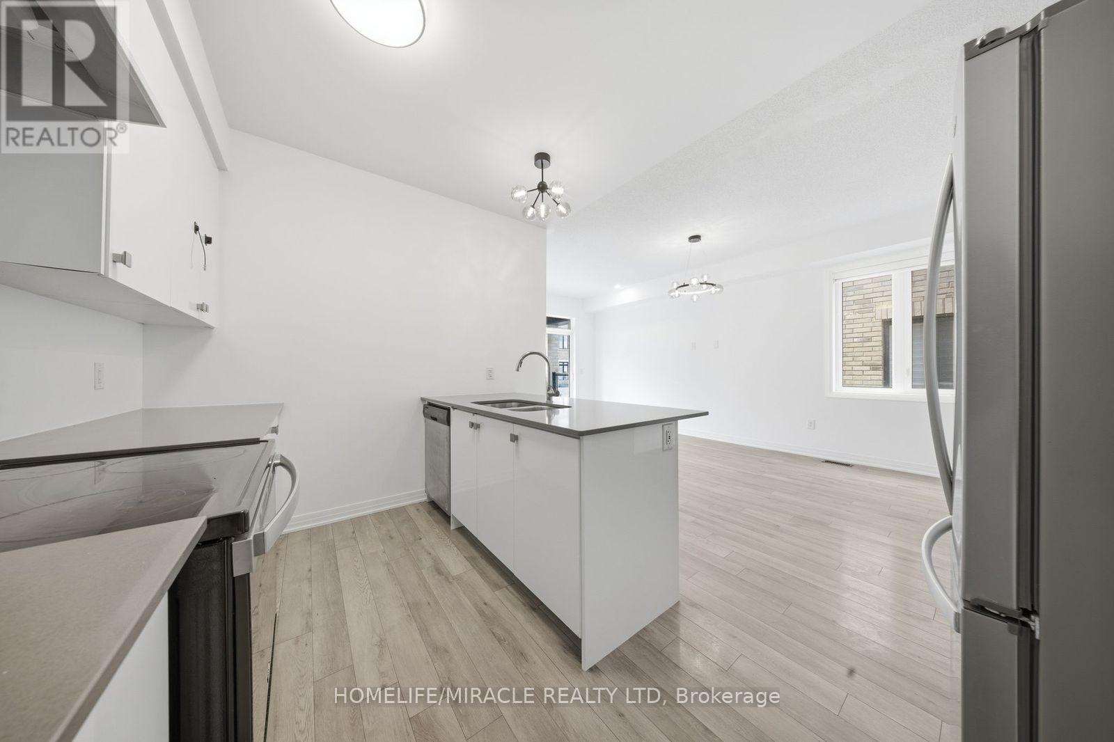 901 - 585 Colborne Street E, Brant, Ontario N3S 0K4 - Photo 10 - X12920750