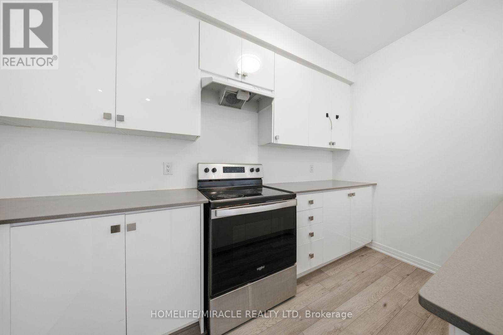 901 - 585 Colborne Street E, Brant, Ontario N3S 0K4 - Photo 8 - X12920750