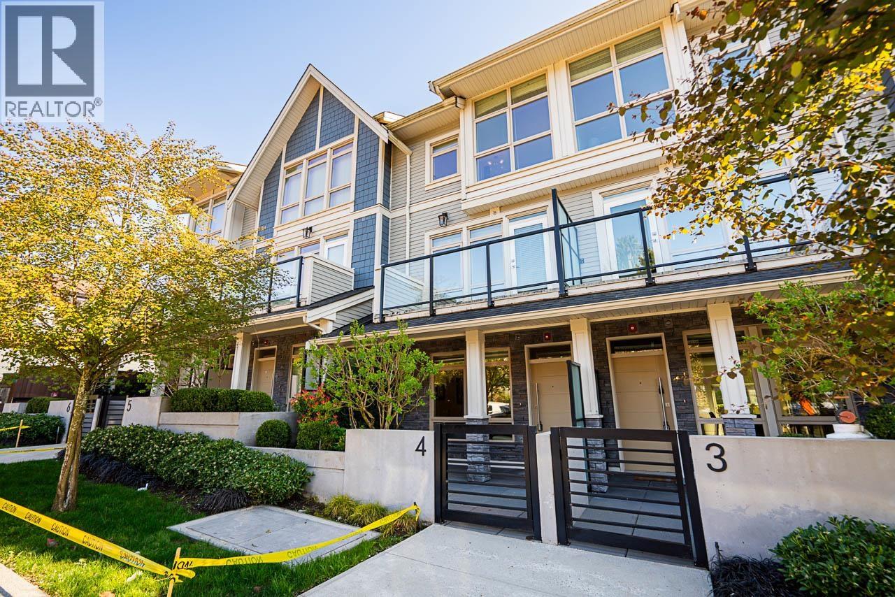 4 115 W Queens Road, North Vancouver, British Columbia V7N 2K4 - Photo 1 - R3103731