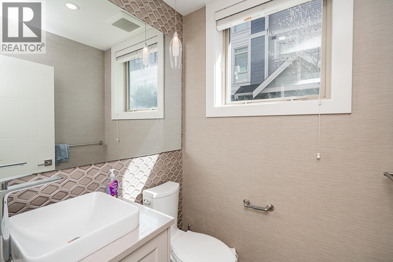 4 115 W Queens Road, North Vancouver, British Columbia V7N 2K4 - Photo 11 - R3103731