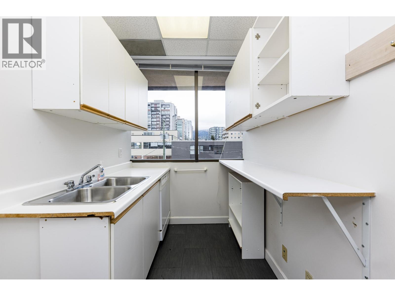 300/301 132 E 14th Street, North Vancouver, British Columbia V7L 2N3 - Photo 20 - C8077046