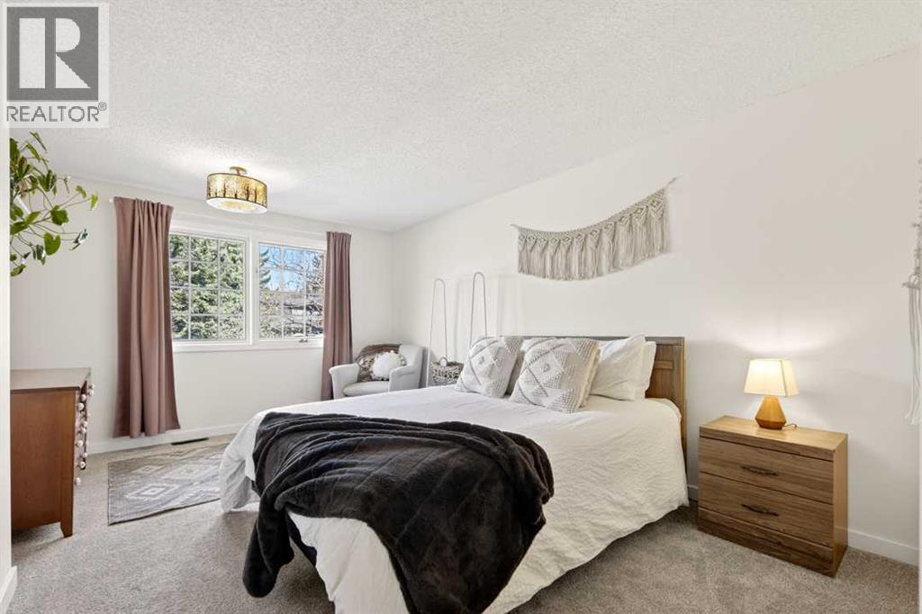 77 Point Drive NW, Calgary, Alberta  T3B 4V9 - Photo 31 - A2293043