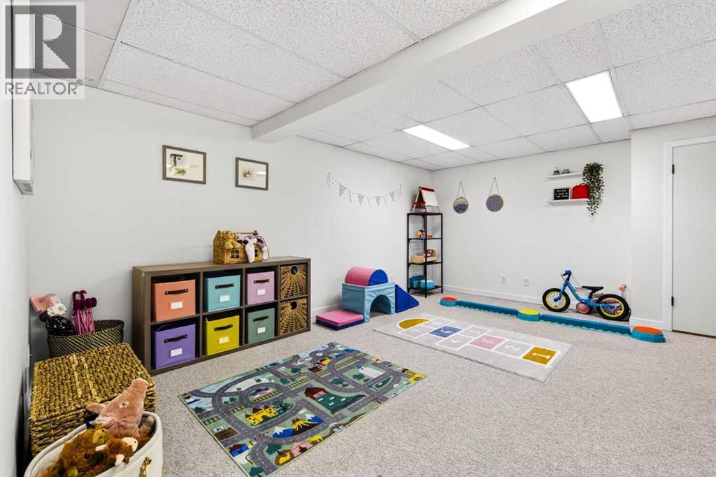 77 Point Drive NW, Calgary, Alberta  T3B 4V9 - Photo 36 - A2293043