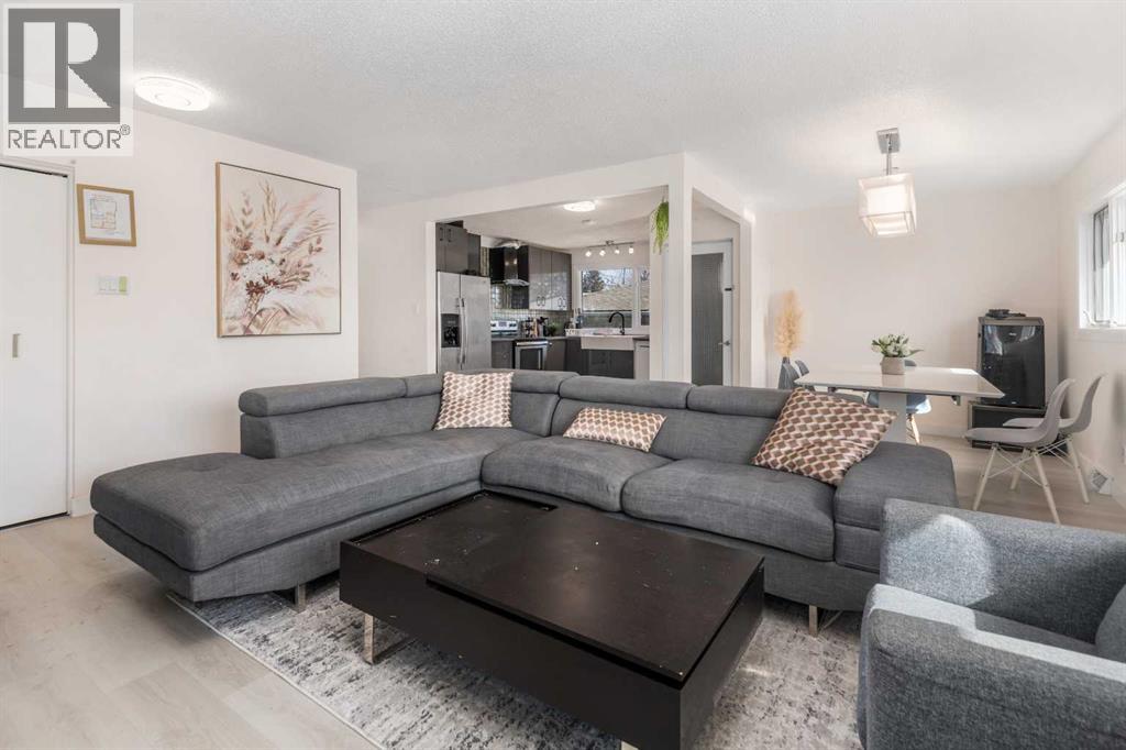 4504 14 Street Nw, Calgary, Alberta  T2K 1J6 - Photo 3 - A2296044