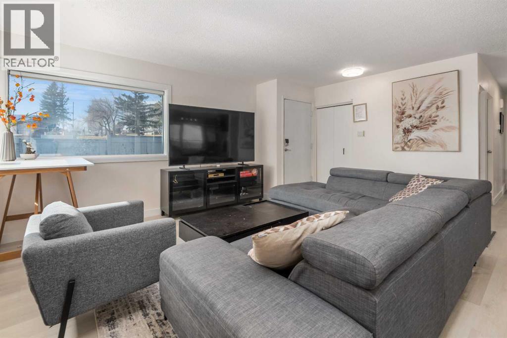 4504 14 Street Nw, Calgary, Alberta  T2K 1J6 - Photo 2 - A2296044