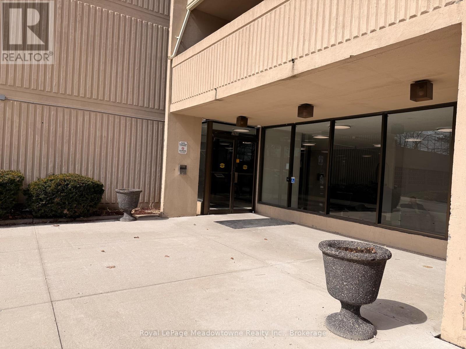 215 - 2929 Aquitaine Avenue, Mississauga, Ontario  L5N 2C7 - Photo 4 - W12920860