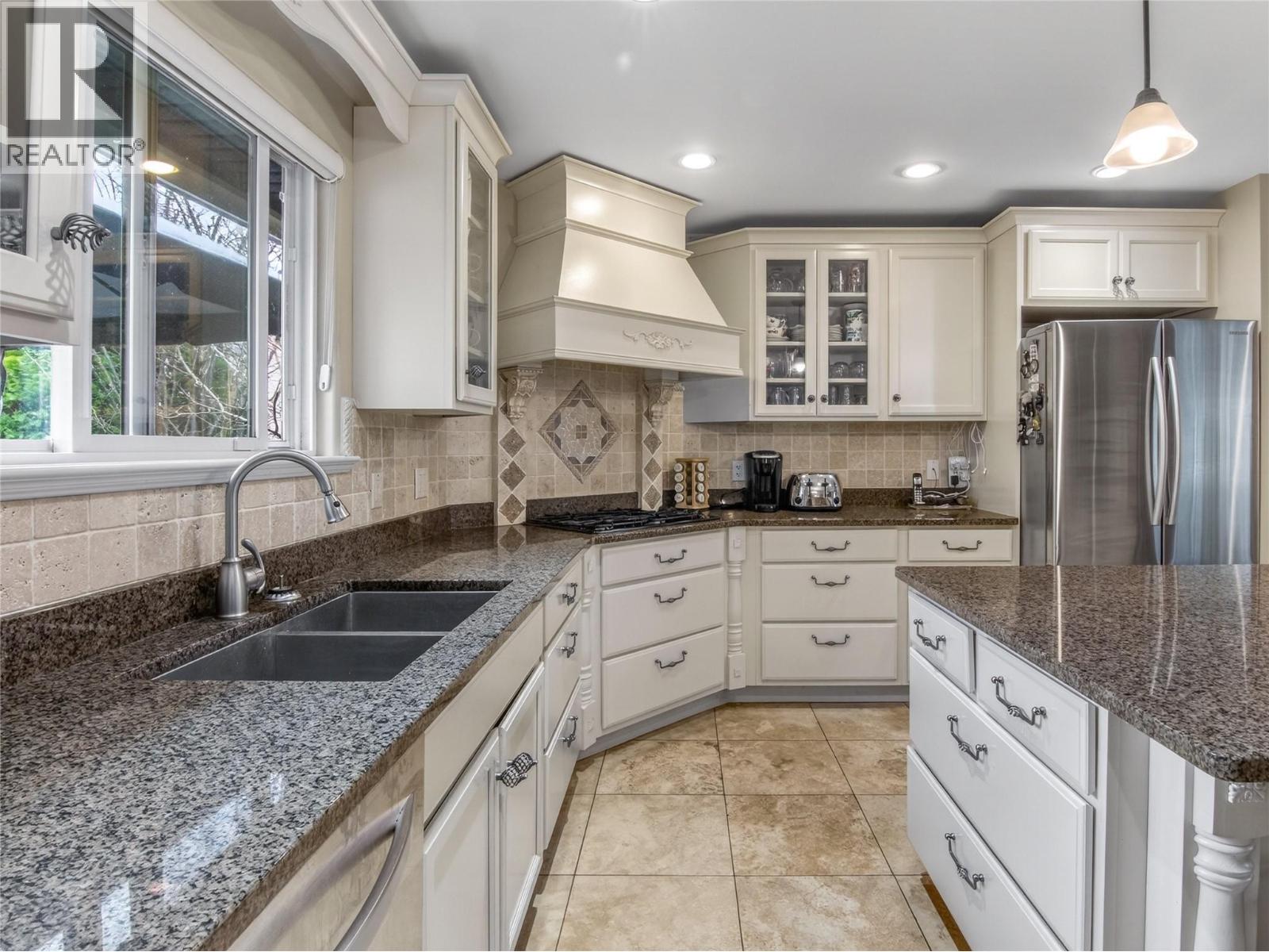 2636 Cornwall Drive, Penticton, British Columbia  V2A 6X3 - Photo 4 - 10380276