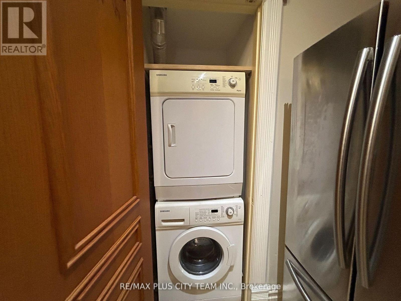 Main - 52 Churchill Avenue, Toronto, Ontario  M6J 2B4 - Photo 10 - C12921650