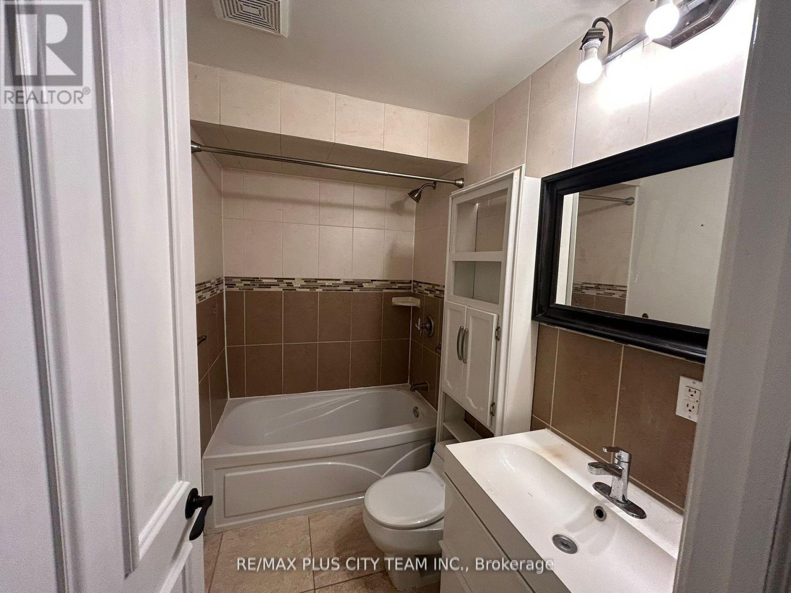 Main - 52 Churchill Avenue, Toronto, Ontario  M6J 2B4 - Photo 11 - C12921650