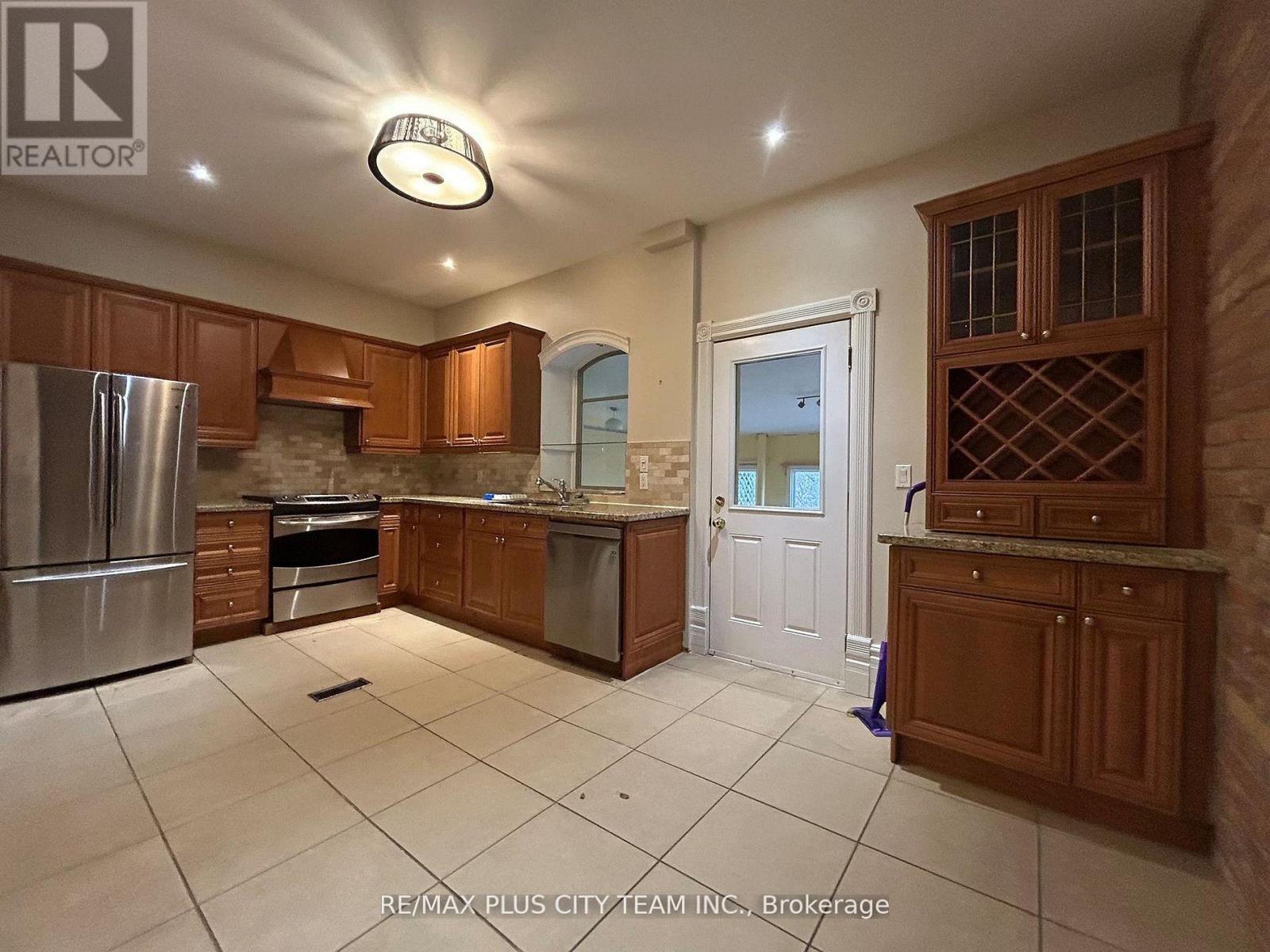 Main - 52 Churchill Avenue, Toronto, Ontario  M6J 2B4 - Photo 4 - C12921650