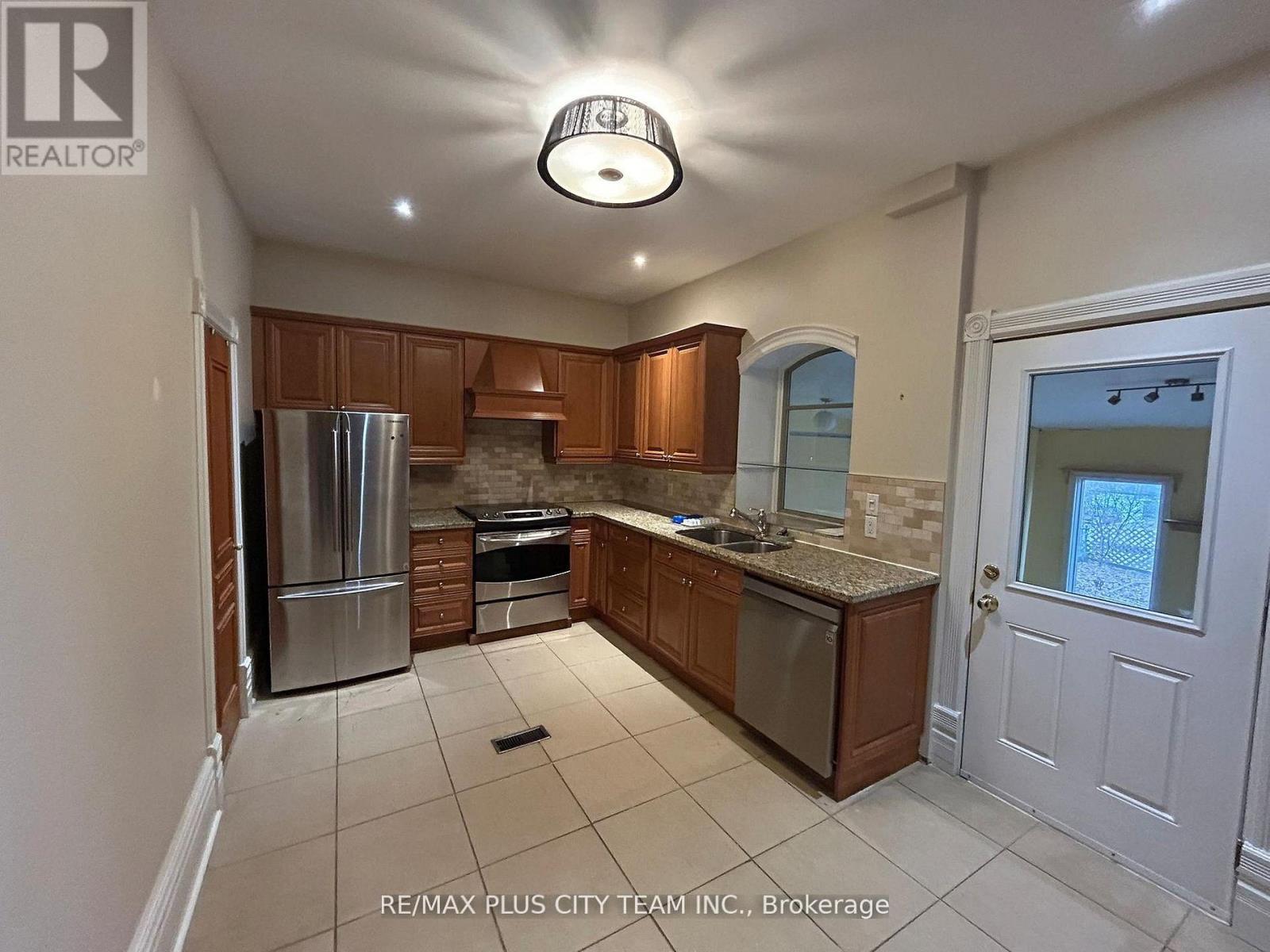 Main - 52 Churchill Avenue, Toronto, Ontario  M6J 2B4 - Photo 7 - C12921650