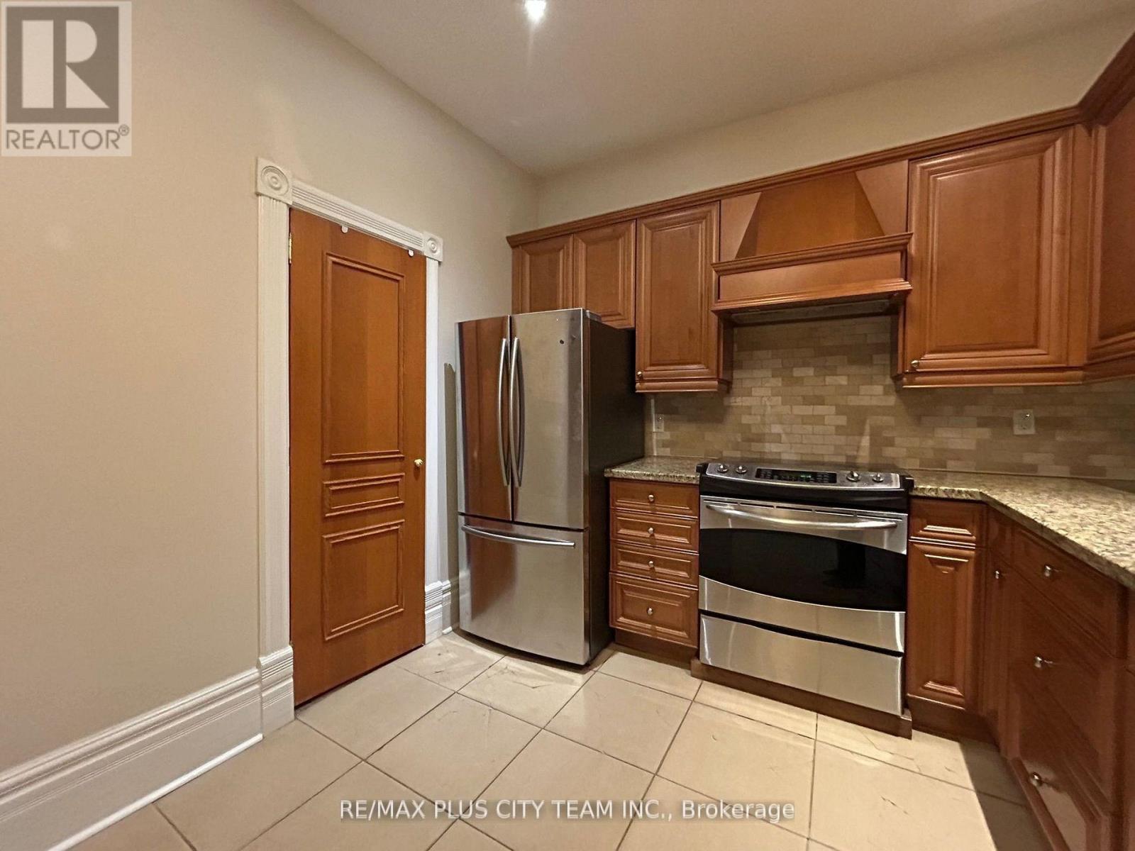 Main - 52 Churchill Avenue, Toronto, Ontario  M6J 2B4 - Photo 9 - C12921650