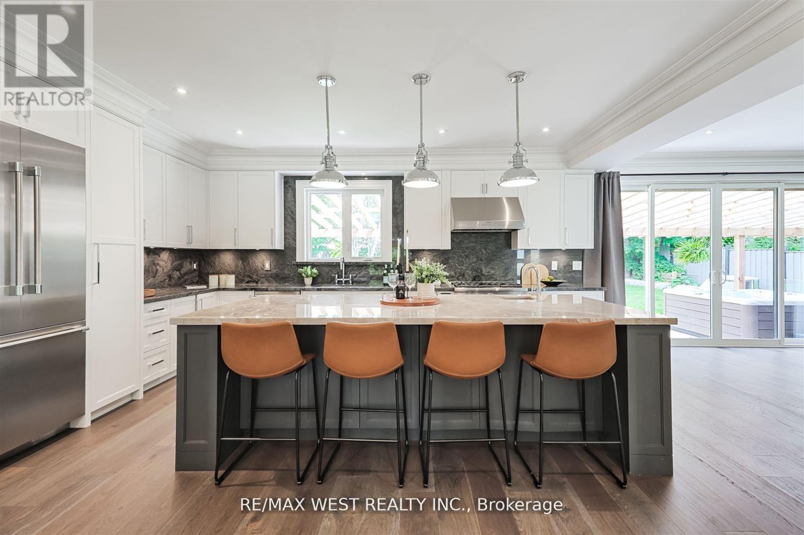 18 Windy Ridge Drive, Toronto, Ontario  M1M 1H5 - Photo 3 - E12921664