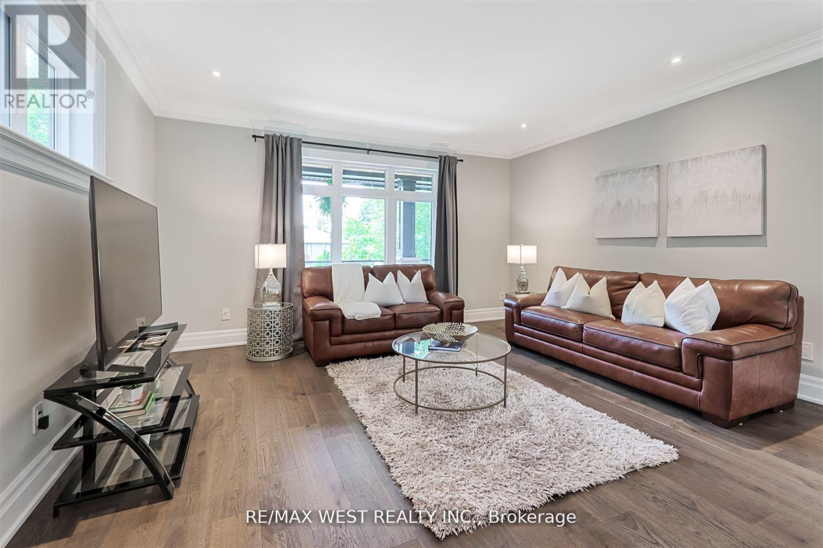 18 Windy Ridge Drive, Toronto, Ontario  M1M 1H5 - Photo 7 - E12921664