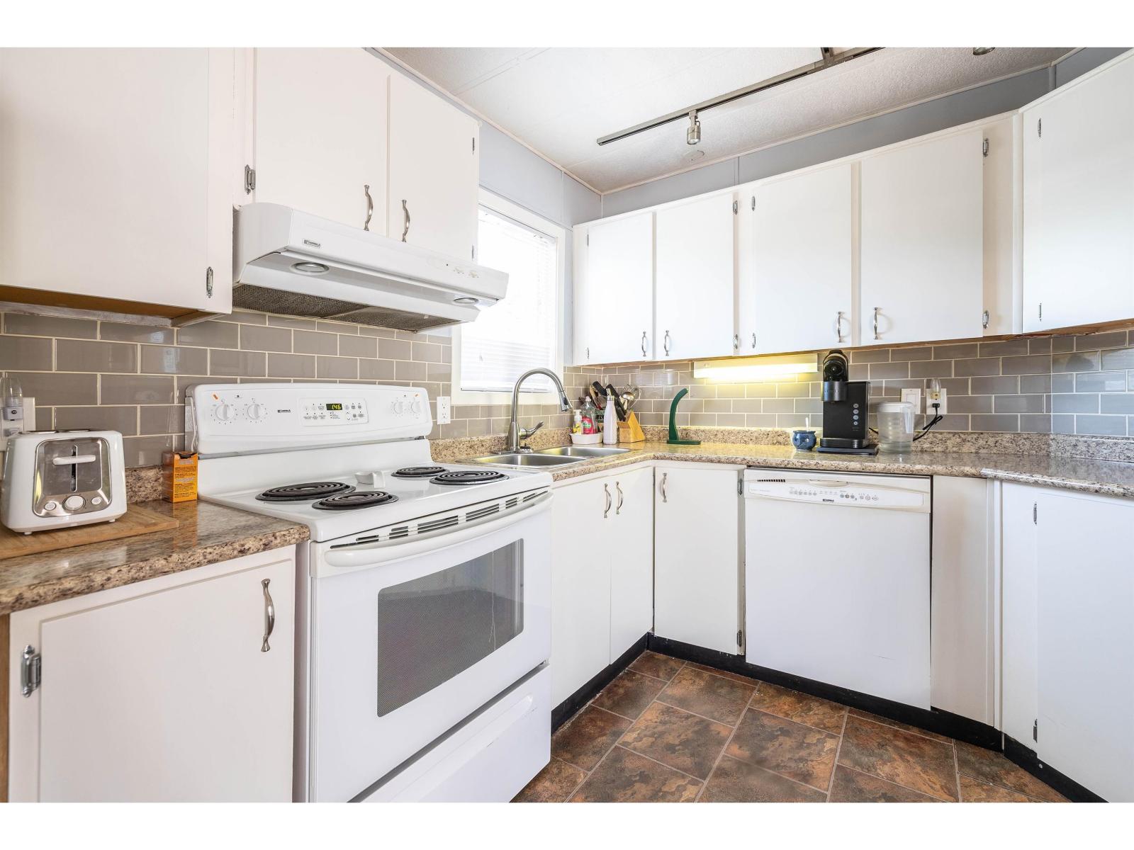 38 4426 232 Street, Langley, British Columbia V2Z 2R3 - Photo 6 - R3102933