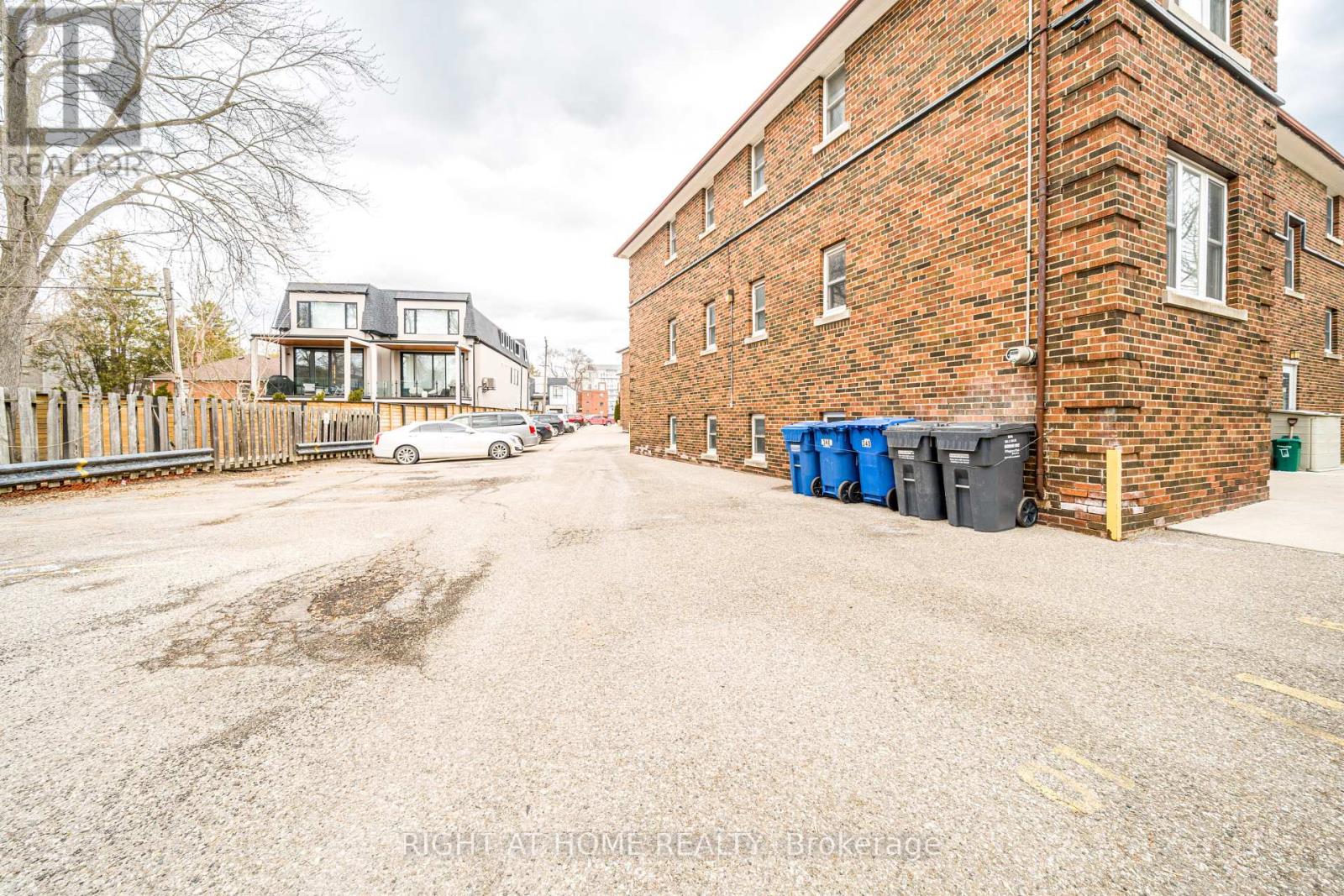 4 - 340 Lakeshore Road W, Mississauga, Ontario  L5H 1H1 - Photo 18 - W12907720