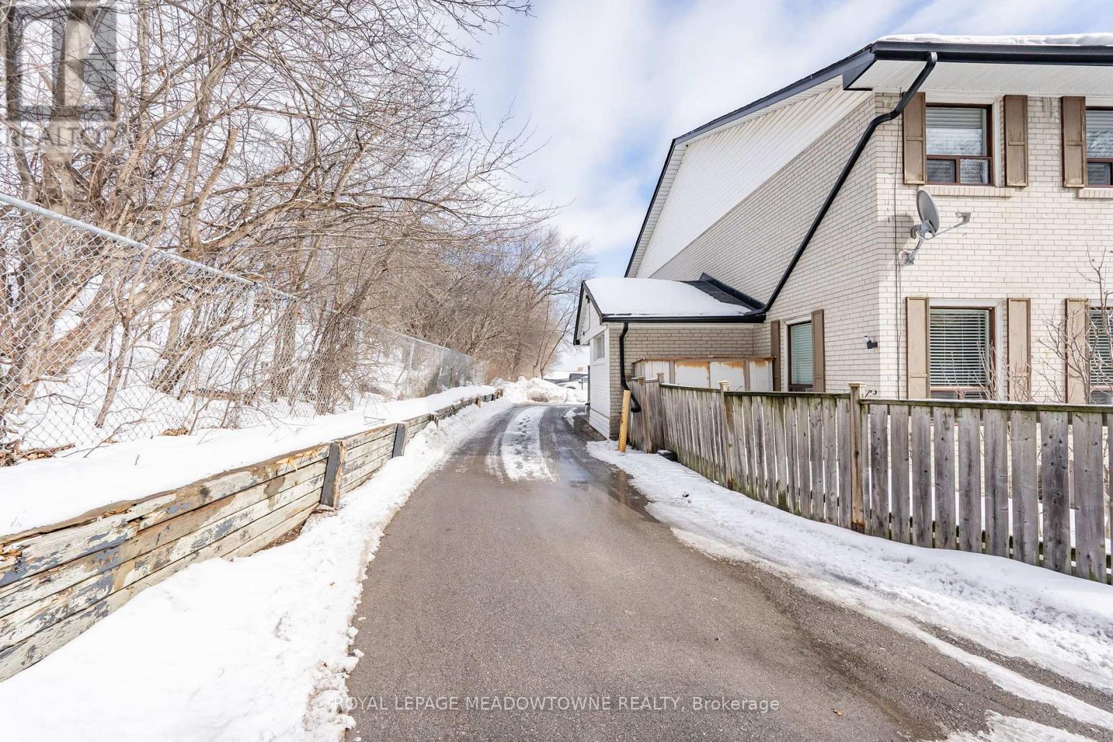 19 - 61 Ardglen Drive, Brampton, Ontario  L6W 1V1 - Photo 3 - W12921672