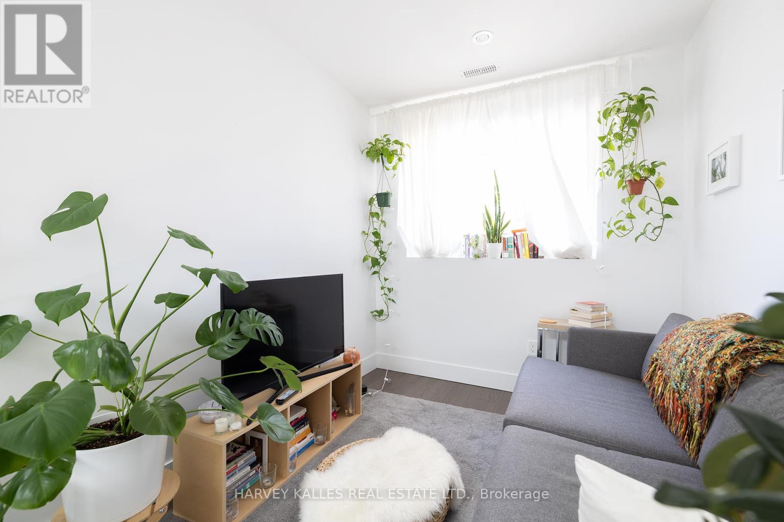 101 - 2076 Dundas Street W, Toronto, Ontario  M6R 1W9 - Photo 5 - W12921700