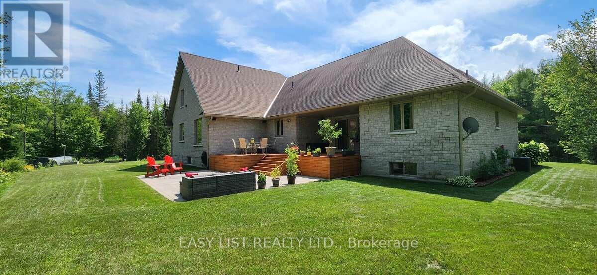 110 Monck Square, Laurentian Hills, Ontario  K0J 1P0 - Photo 3 - X12921790